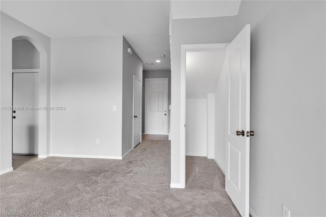 Недавно продано: $359,900 (2 спален, 2 ванн, 1448 Квадратных фут)