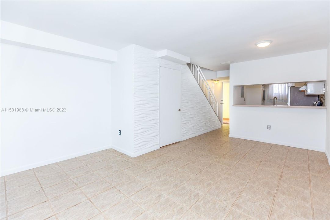 For Sale: $475,000 (2 beds, 1 baths, 746 Square Feet)