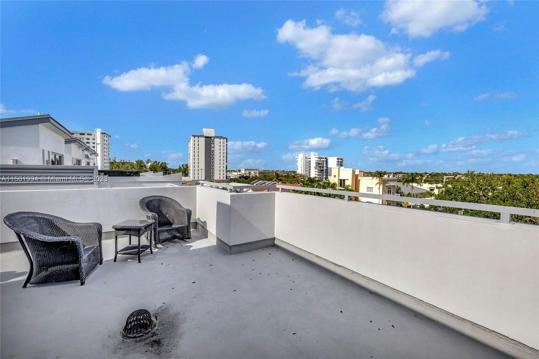 Rooftop Terrace w/ elevator access
