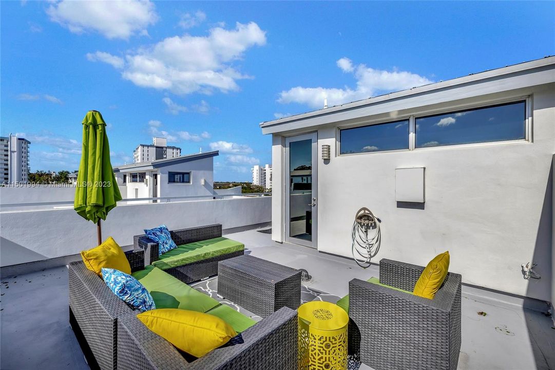 Rooftop Terrace w/ elevator access