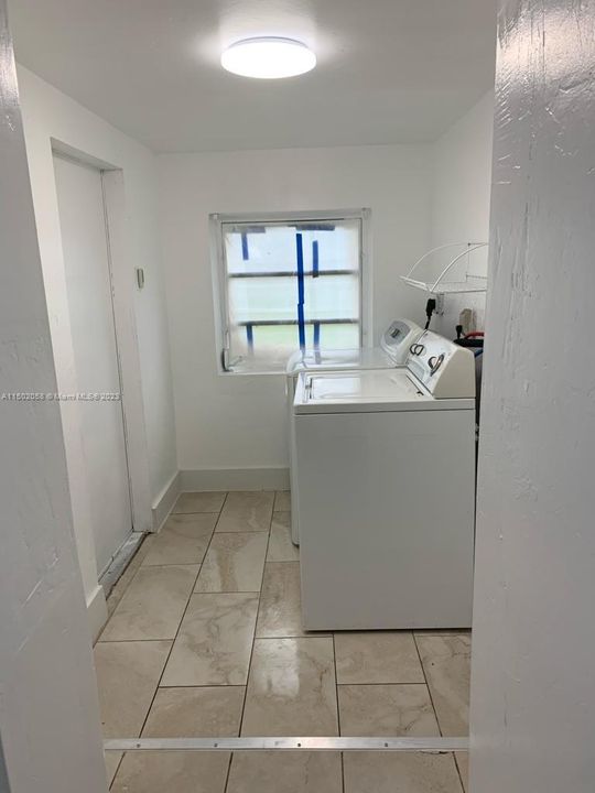 Recently Rented: $2,400 (2 beds, 1 baths, 778 Square Feet)