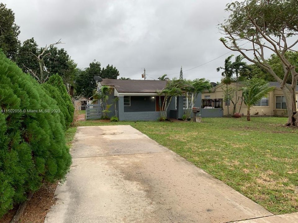 Recently Rented: $2,400 (2 beds, 1 baths, 778 Square Feet)