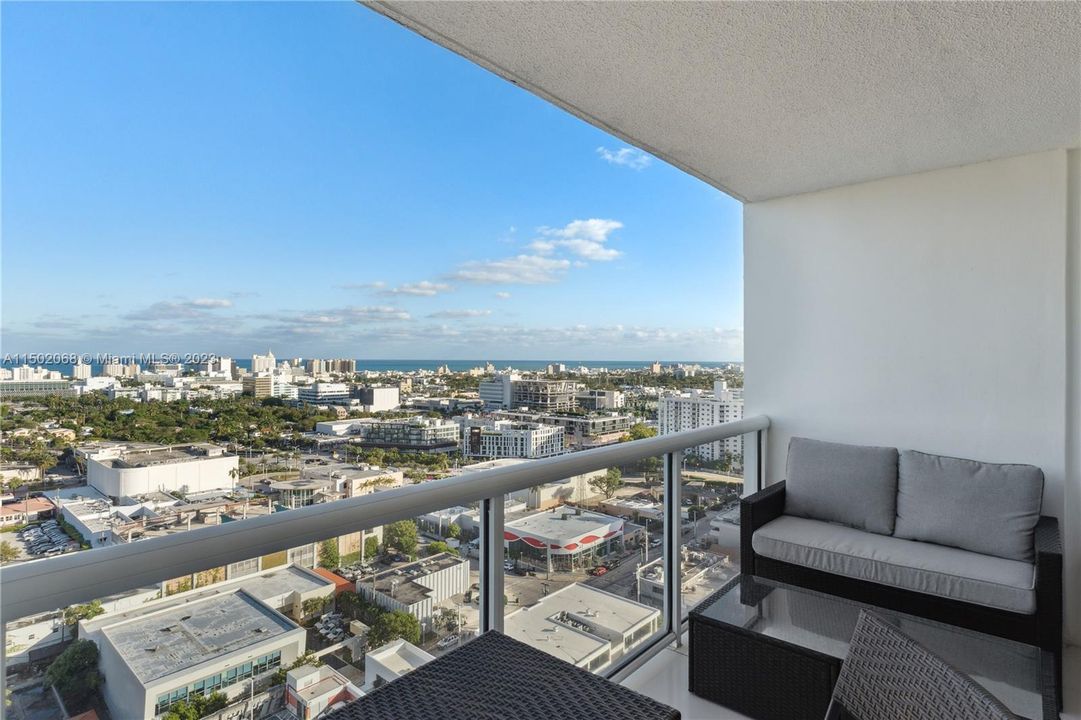 Recently Rented: $4,200 (1 beds, 1 baths, 800 Square Feet)