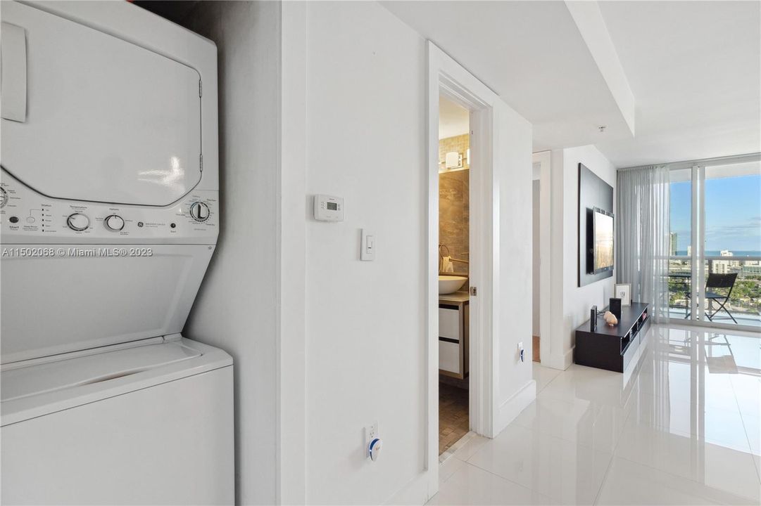 Recently Rented: $4,200 (1 beds, 1 baths, 800 Square Feet)