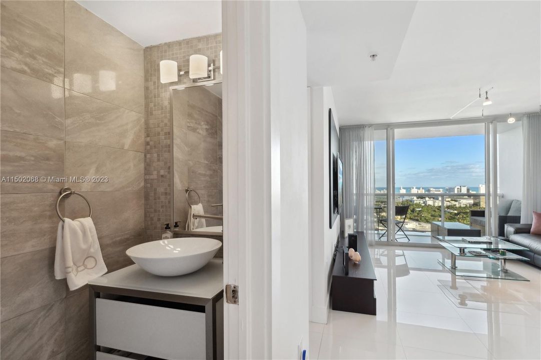 Recently Rented: $4,200 (1 beds, 1 baths, 800 Square Feet)