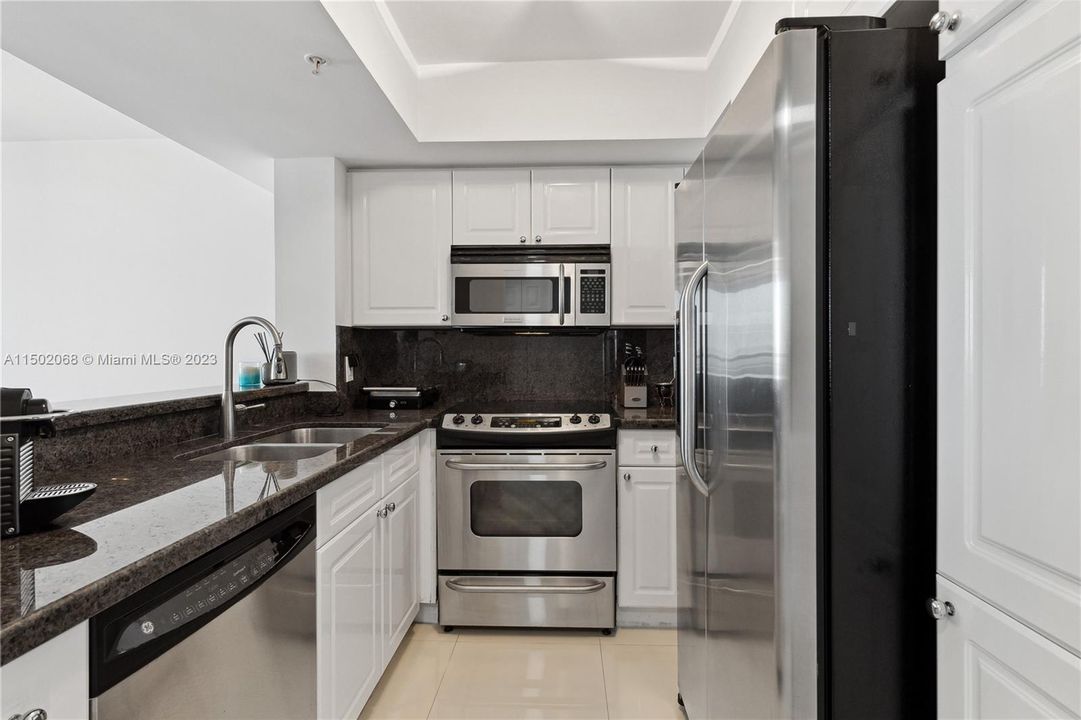 Recently Rented: $4,200 (1 beds, 1 baths, 800 Square Feet)