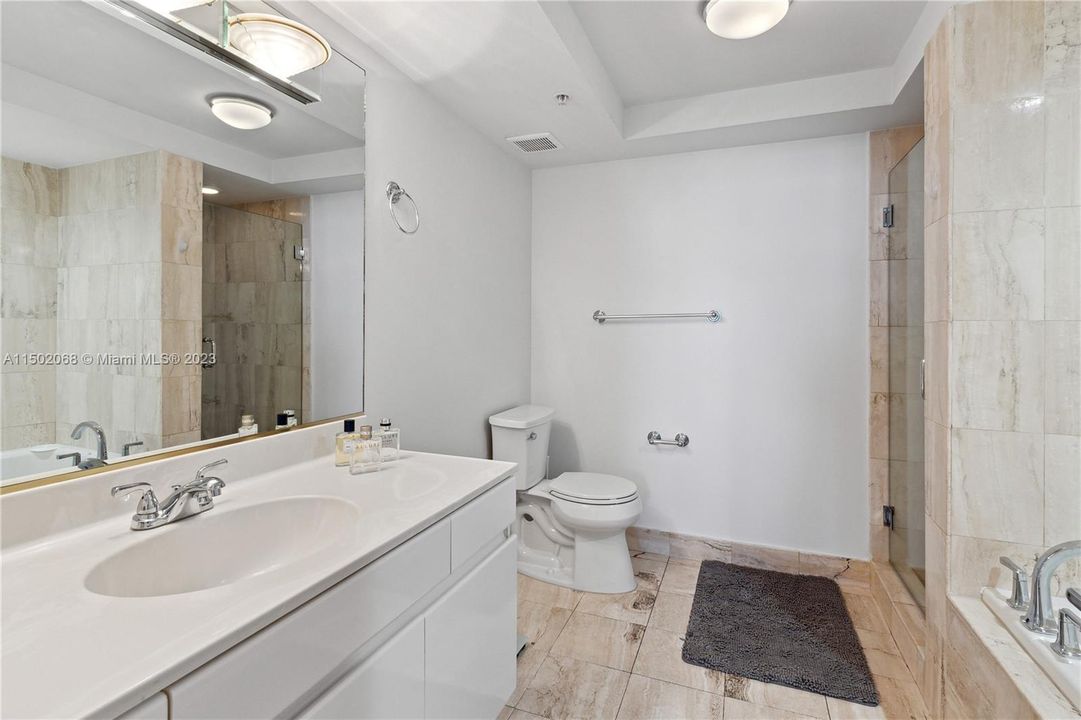 Recently Rented: $4,200 (1 beds, 1 baths, 800 Square Feet)