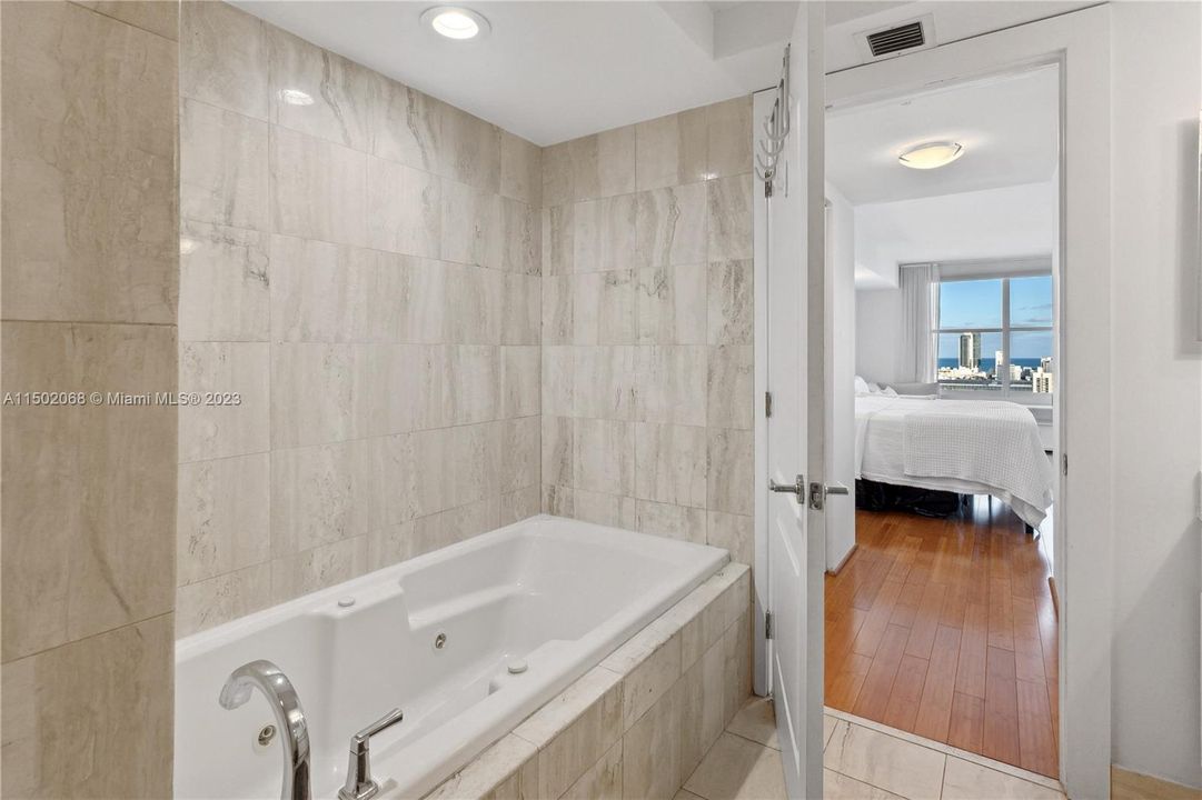 Recently Rented: $4,200 (1 beds, 1 baths, 800 Square Feet)