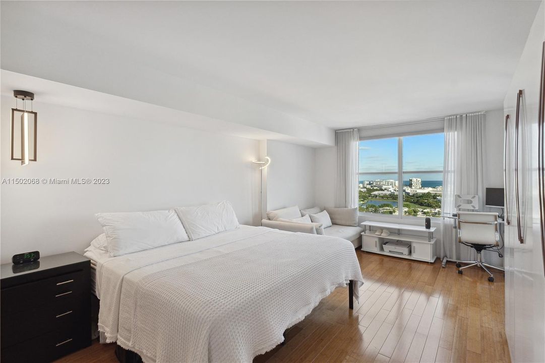 Recently Rented: $4,200 (1 beds, 1 baths, 800 Square Feet)