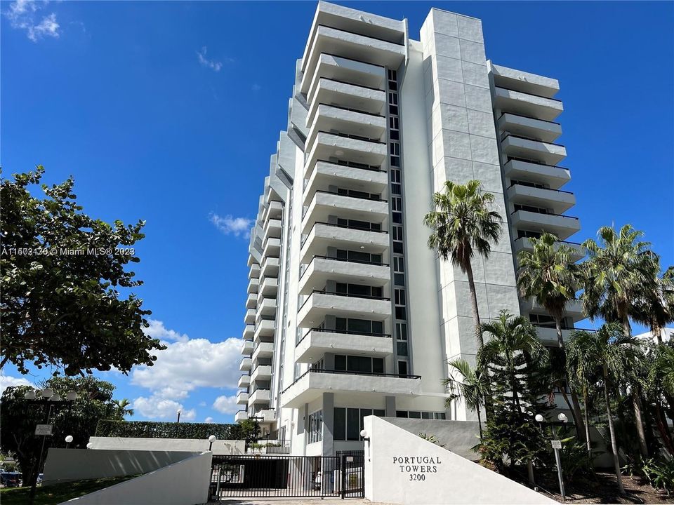 Recently Sold: $550,000 (2 beds, 2 baths, 1085 Square Feet)