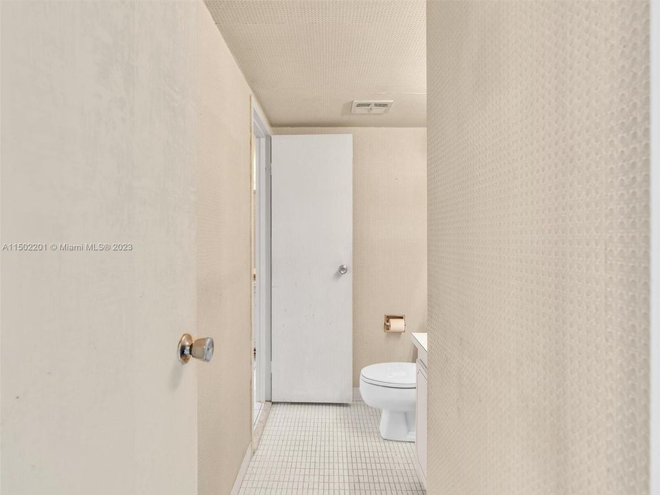 待售: $239,000 (1 贝兹, 1 浴室, 755 平方英尺)