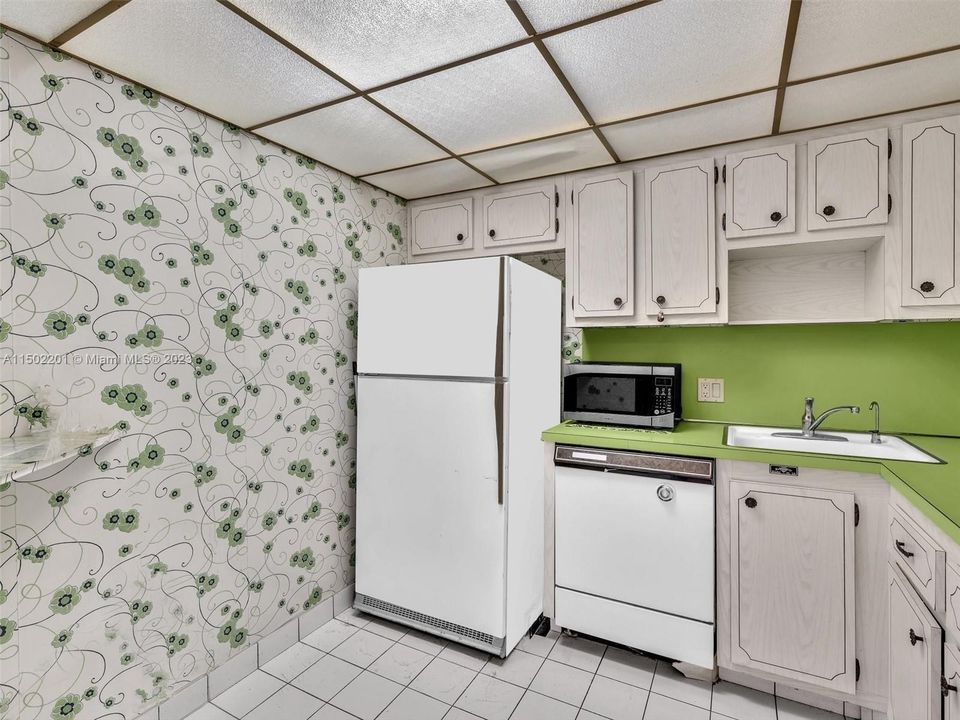 For Sale: $239,000 (1 beds, 1 baths, 755 Square Feet)