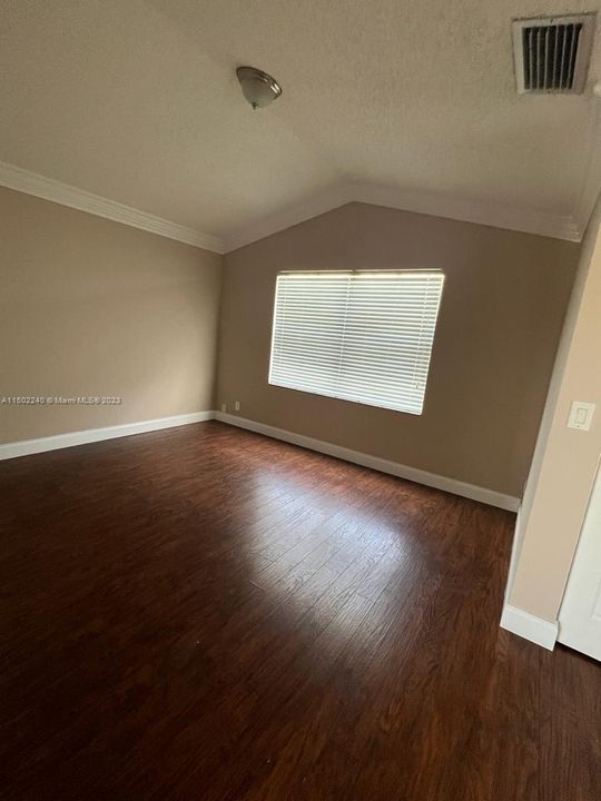 Recently Rented: $3,200 (3 beds, 2 baths, 1248 Square Feet)