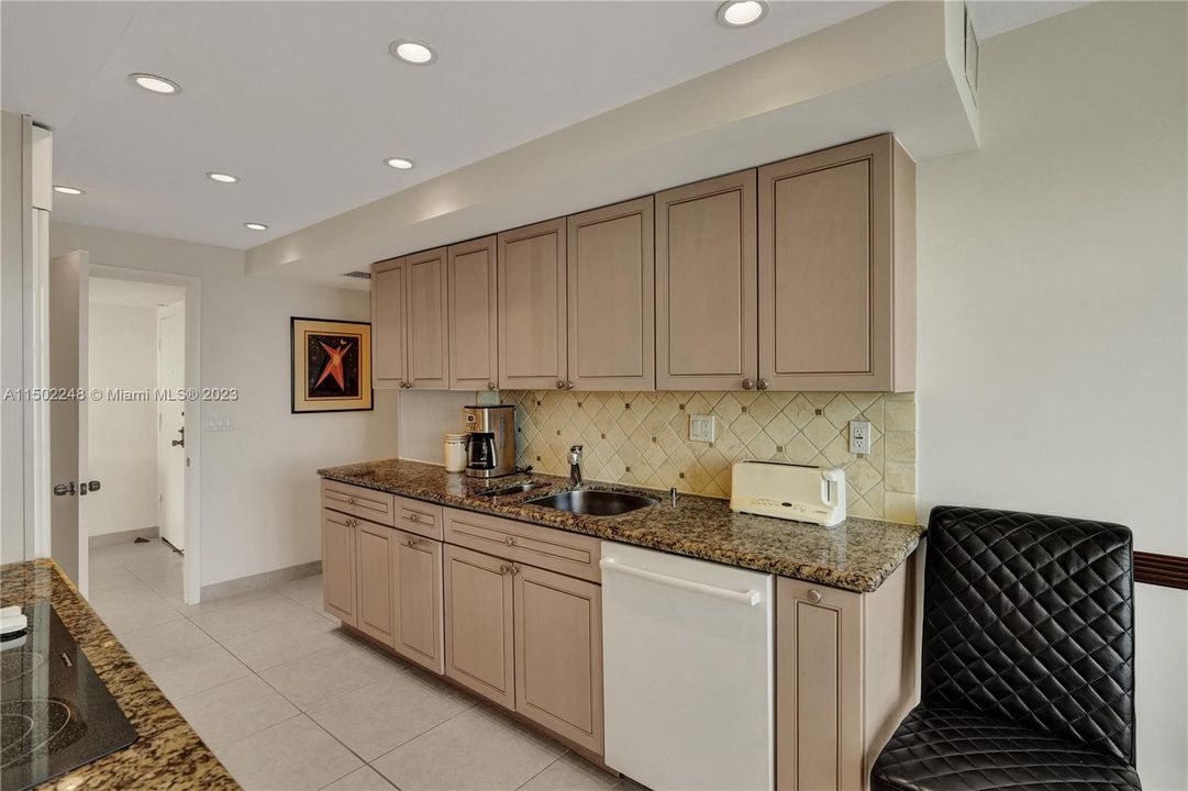 Recently Sold: $2,195,000 (2 beds, 2 baths, 1782 Square Feet)