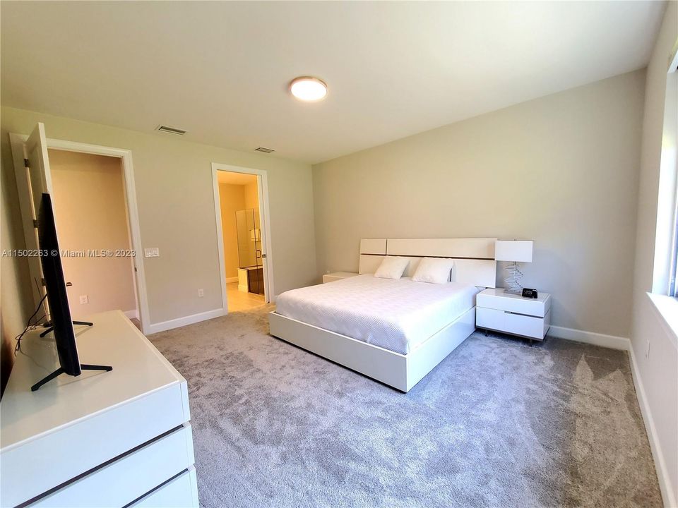 For Rent: $5,499 (3 beds, 3 baths, 2128 Square Feet)