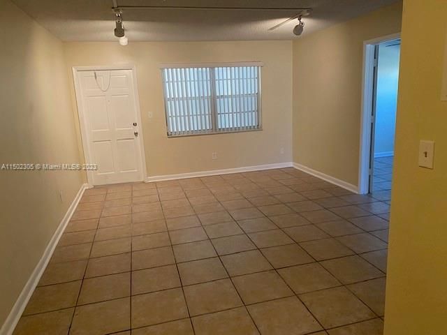 Recently Rented: $1,850 (2 beds, 1 baths, 730 Square Feet)