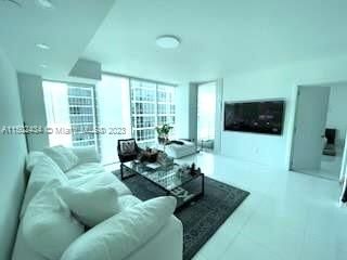 Recently Rented: $3,500 (1 beds, 1 baths, 791 Square Feet)