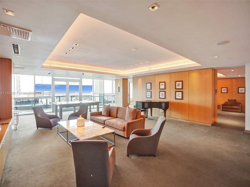 Recently Rented: $7,250 (3 beds, 3 baths, 1642 Square Feet)