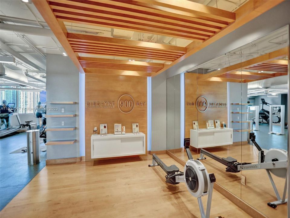 Recently Rented: $7,250 (3 beds, 3 baths, 1642 Square Feet)