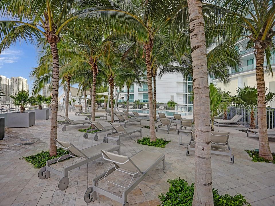 Recently Rented: $7,250 (3 beds, 3 baths, 1642 Square Feet)