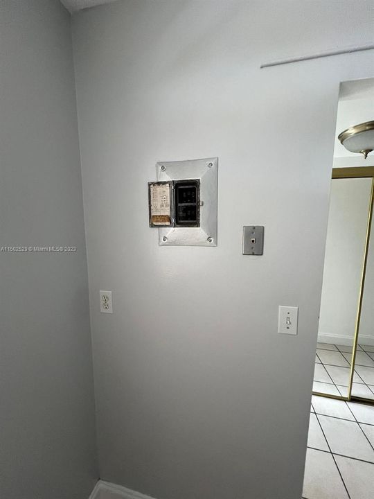 Recently Rented: $1,300 (1 beds, 1 baths, 450 Square Feet)