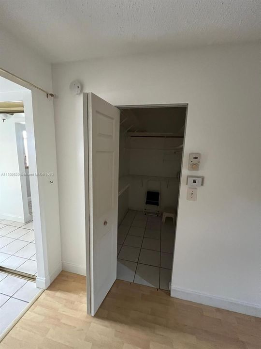 Recently Rented: $1,300 (1 beds, 1 baths, 450 Square Feet)