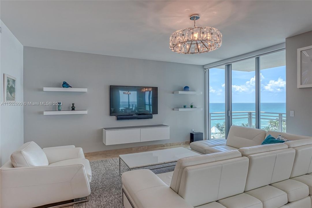 Active With Contract: $1,750,000 (2 beds, 2 baths, 2157 Square Feet)