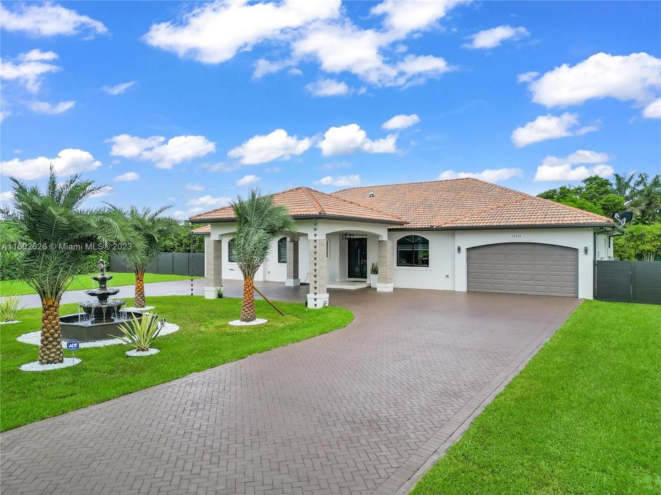Recently Sold: $1,400,000 (4 beds, 3 baths, 3110 Square Feet)