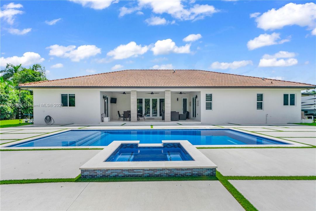 Recently Sold: $1,400,000 (4 beds, 3 baths, 3110 Square Feet)