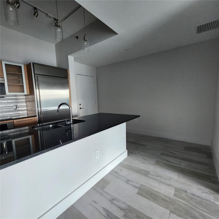 Recently Rented: $4,700 (2 beds, 2 baths, 1101 Square Feet)