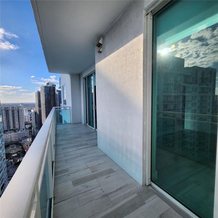 Recently Rented: $4,700 (2 beds, 2 baths, 1101 Square Feet)