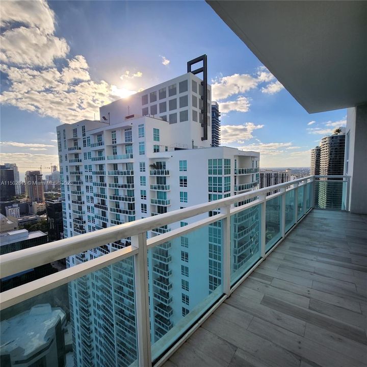 Recently Rented: $4,700 (2 beds, 2 baths, 1101 Square Feet)