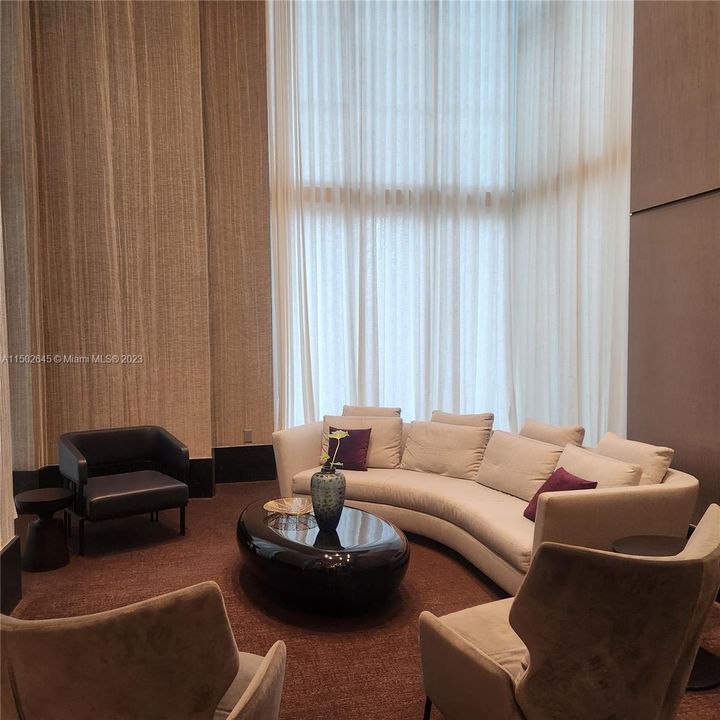 Recently Rented: $4,700 (2 beds, 2 baths, 1101 Square Feet)