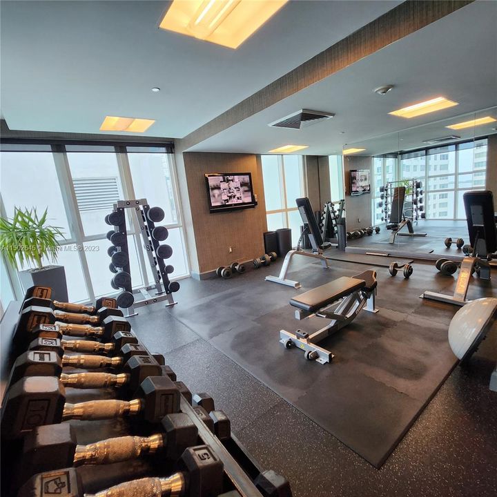 Recently Rented: $4,700 (2 beds, 2 baths, 1101 Square Feet)