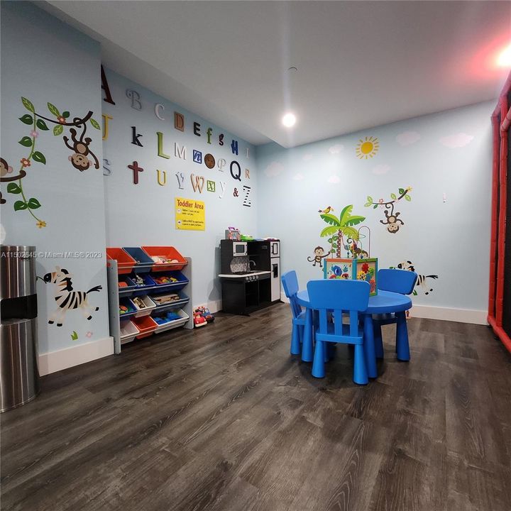 Recently Rented: $4,700 (2 beds, 2 baths, 1101 Square Feet)