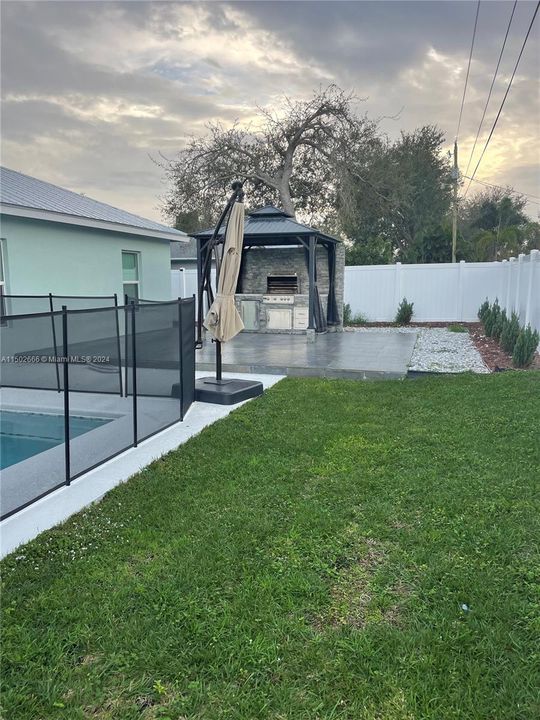 Recently Rented: $4,900 (6 beds, 3 baths, 2851 Square Feet)