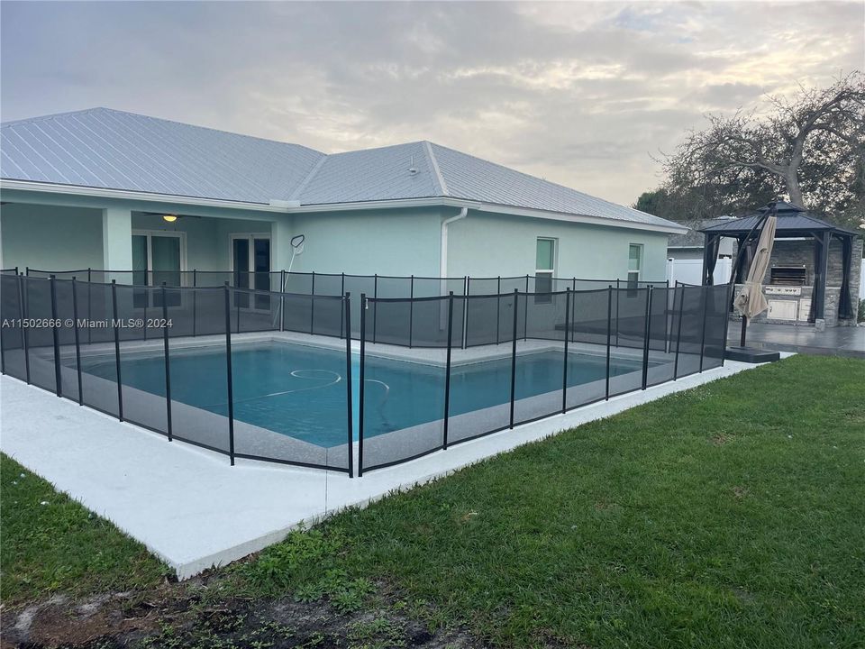 Recently Rented: $4,900 (6 beds, 3 baths, 2851 Square Feet)