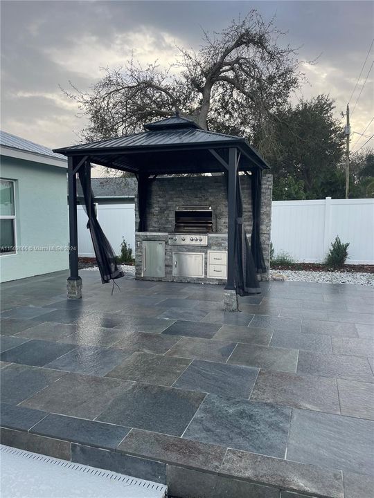 Recently Rented: $4,900 (6 beds, 3 baths, 2851 Square Feet)