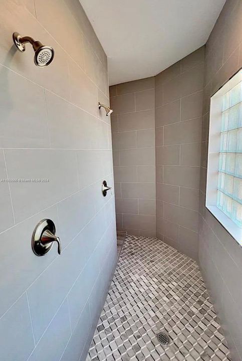 Recently Rented: $4,900 (6 beds, 3 baths, 2851 Square Feet)