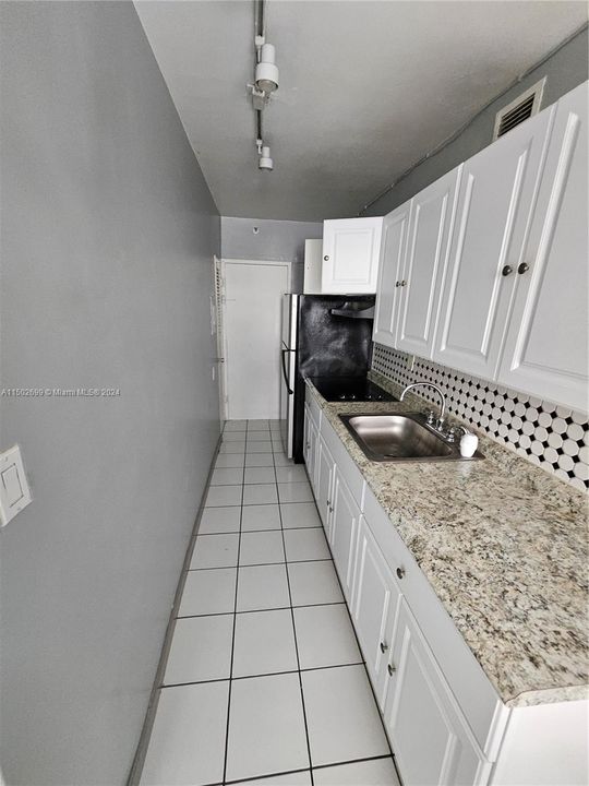 Active With Contract: $244,900 (0 beds, 1 baths, 550 Square Feet)