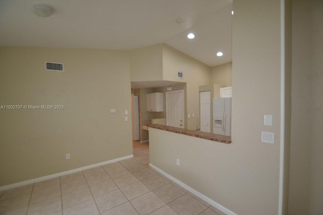 Recently Rented: $2,295 (2 beds, 2 baths, 1005 Square Feet)