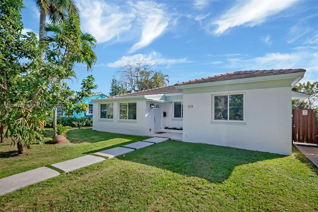 Recently Sold: $842,700 (0 beds, 0 baths, 1945 Square Feet)