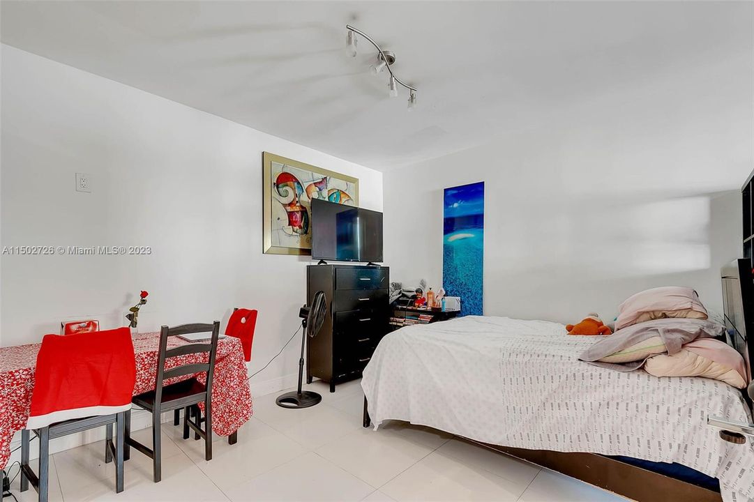 Recently Sold: $842,700 (0 beds, 0 baths, 1945 Square Feet)