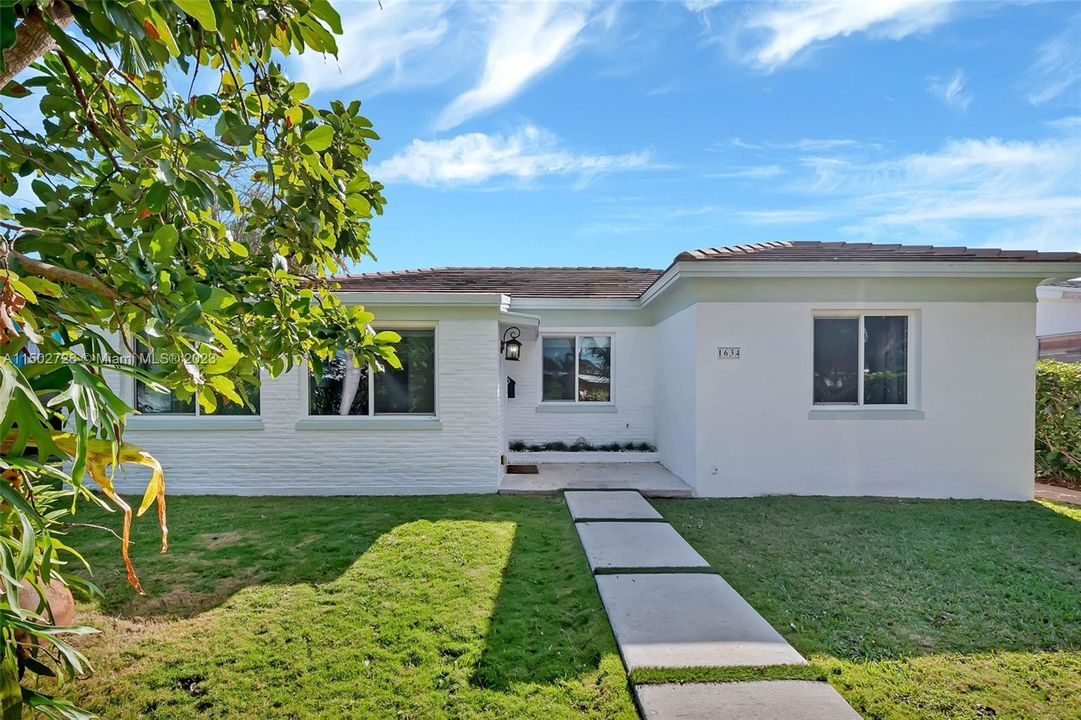 Recently Sold: $842,700 (0 beds, 0 baths, 1945 Square Feet)