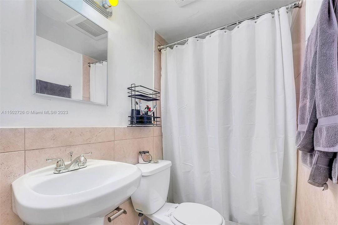 Recently Sold: $842,700 (0 beds, 0 baths, 1945 Square Feet)