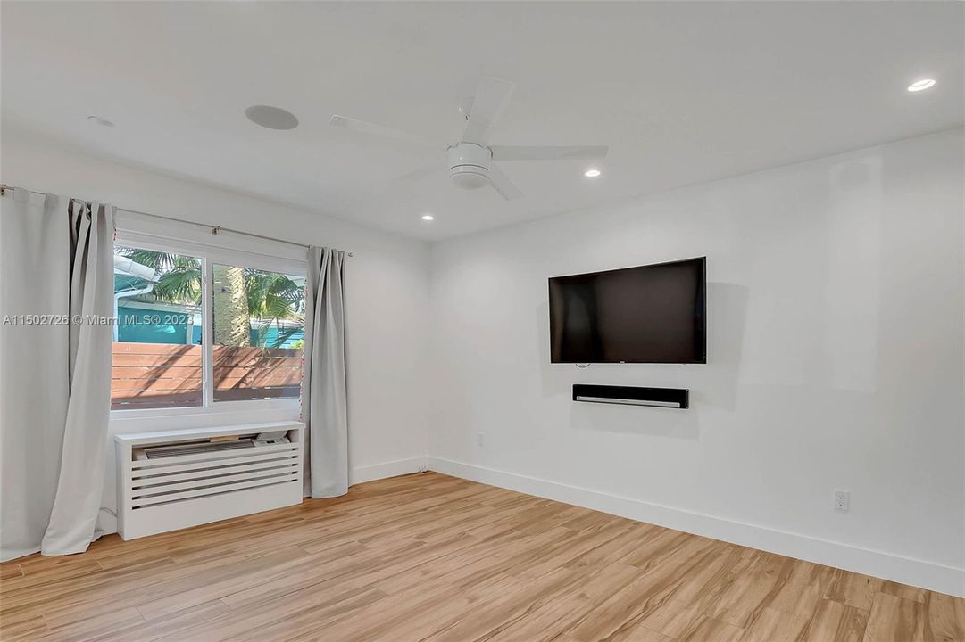 Recently Sold: $842,700 (0 beds, 0 baths, 1945 Square Feet)