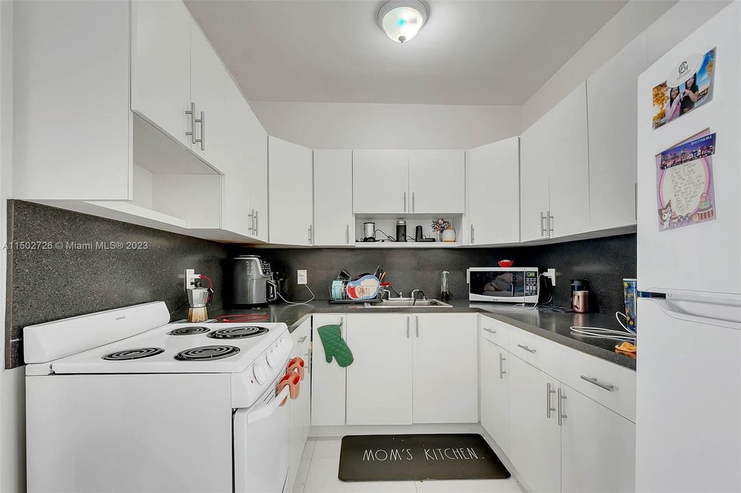 Recently Sold: $842,700 (0 beds, 0 baths, 1945 Square Feet)