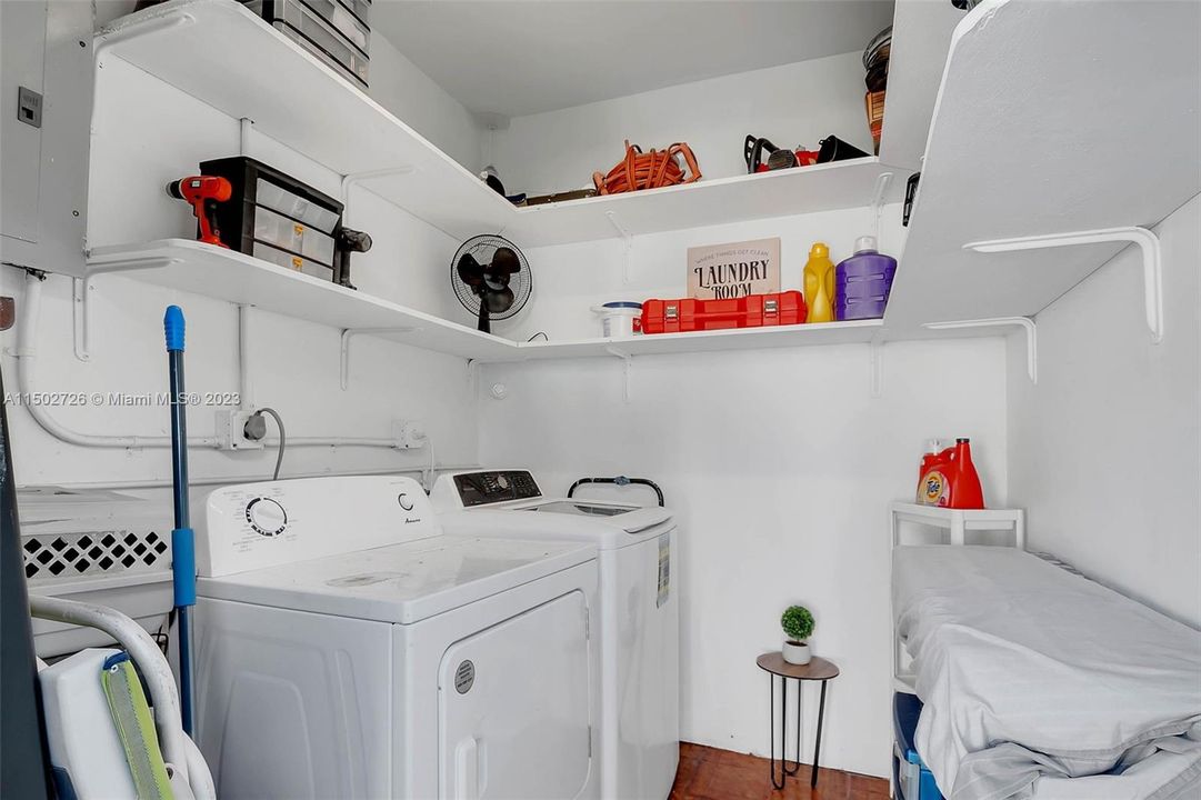 Recently Sold: $842,700 (0 beds, 0 baths, 1945 Square Feet)