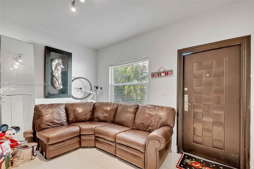 Recently Sold: $842,700 (0 beds, 0 baths, 1945 Square Feet)