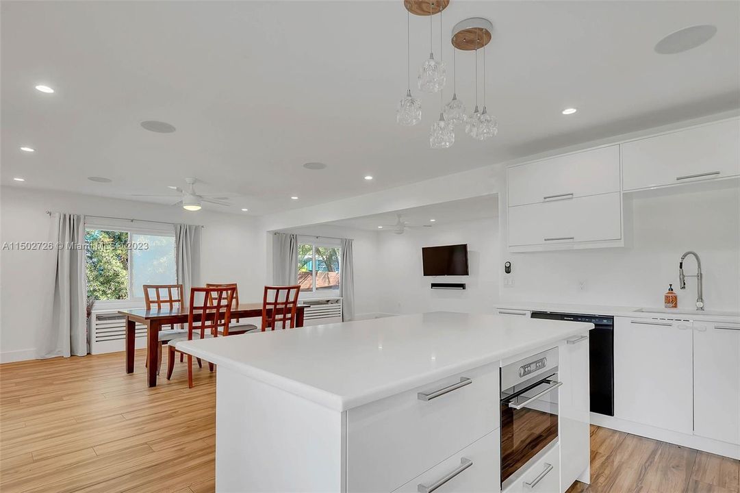 Recently Sold: $842,700 (0 beds, 0 baths, 1945 Square Feet)